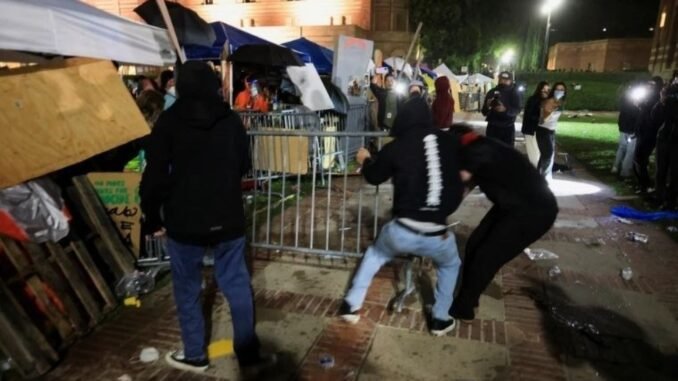 ucla-ogrenci-gazetesi-daily-bruinden-son-dakika-filistin-protestolari-ve-polis-mudahalesi-MKq7AzlS.jpg