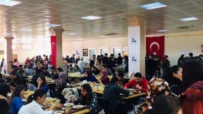 universite-yemek-fiyatlarina-zam-geldi-rZLakjx7.jpg