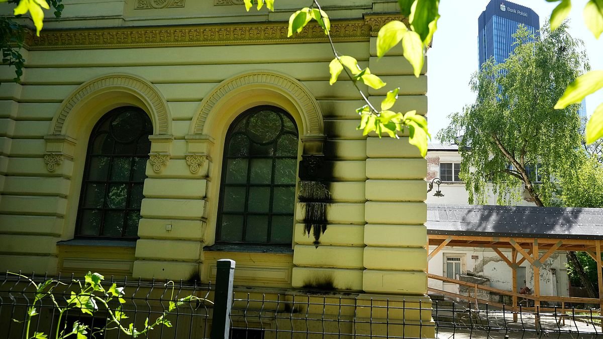 varsova-sinagogu-bombali-saldiriyla-vuruldu-z1CnN7Vb.jpg varsova-sinagogu-bombali-saldiriyla-vuruldu-z1CnN7Vb.jpg