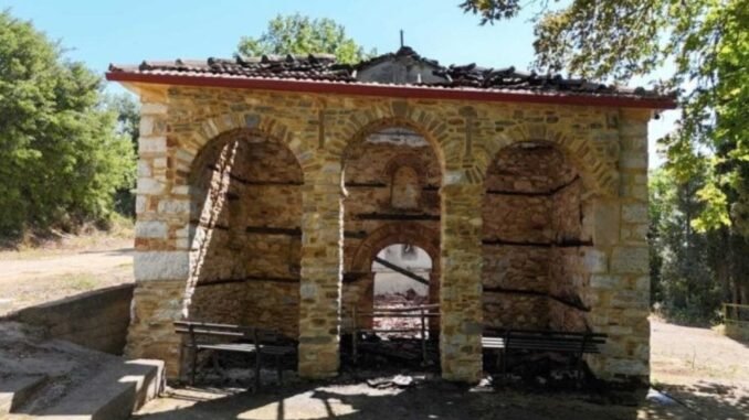 yunanistanin-halkidiki-bolgesinde-tarihi-kilise-kundaga-alindi-AyPfVUC6.jpg