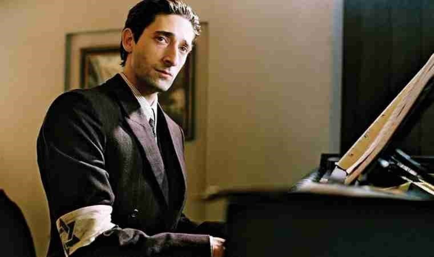 adrien-brody-my-daughters-friend-filminde-turk-oyuncu-duygu-mercan-ile-basrolde-1H16AR8t.jpg