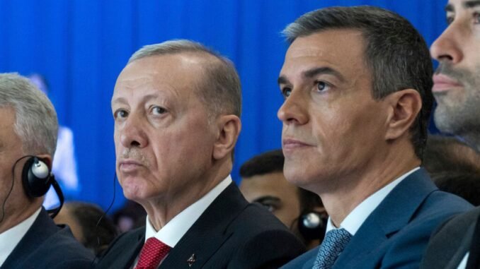 erdogan-gazze-savasi-sirasinda-filistine-destek-veren-ispanyol-s-nchezi-ovdu-WbEb8yCK.jpg