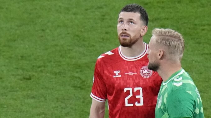 euro-2024-son-durumu-alman-polisi-stadyumun-catisina-cikan-adamin-fotografci-ozentisi-olabilecegini-soyledi-mKu63cCN.jpg