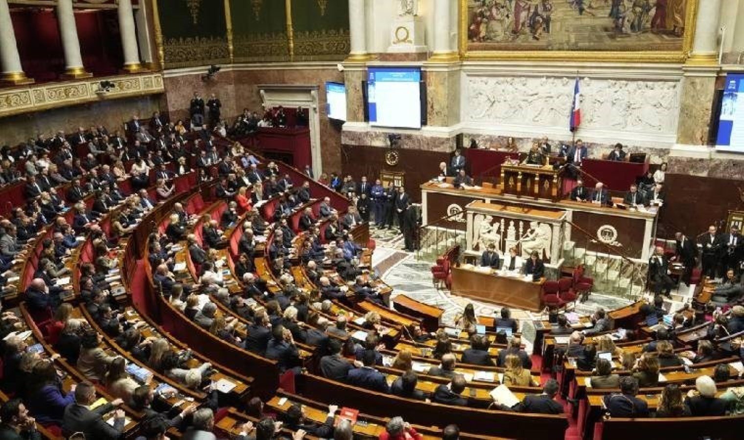 fransada-asiri-sagin-yukselisi-ve-frexit-endiseleri-7qhJaVwA.jpg