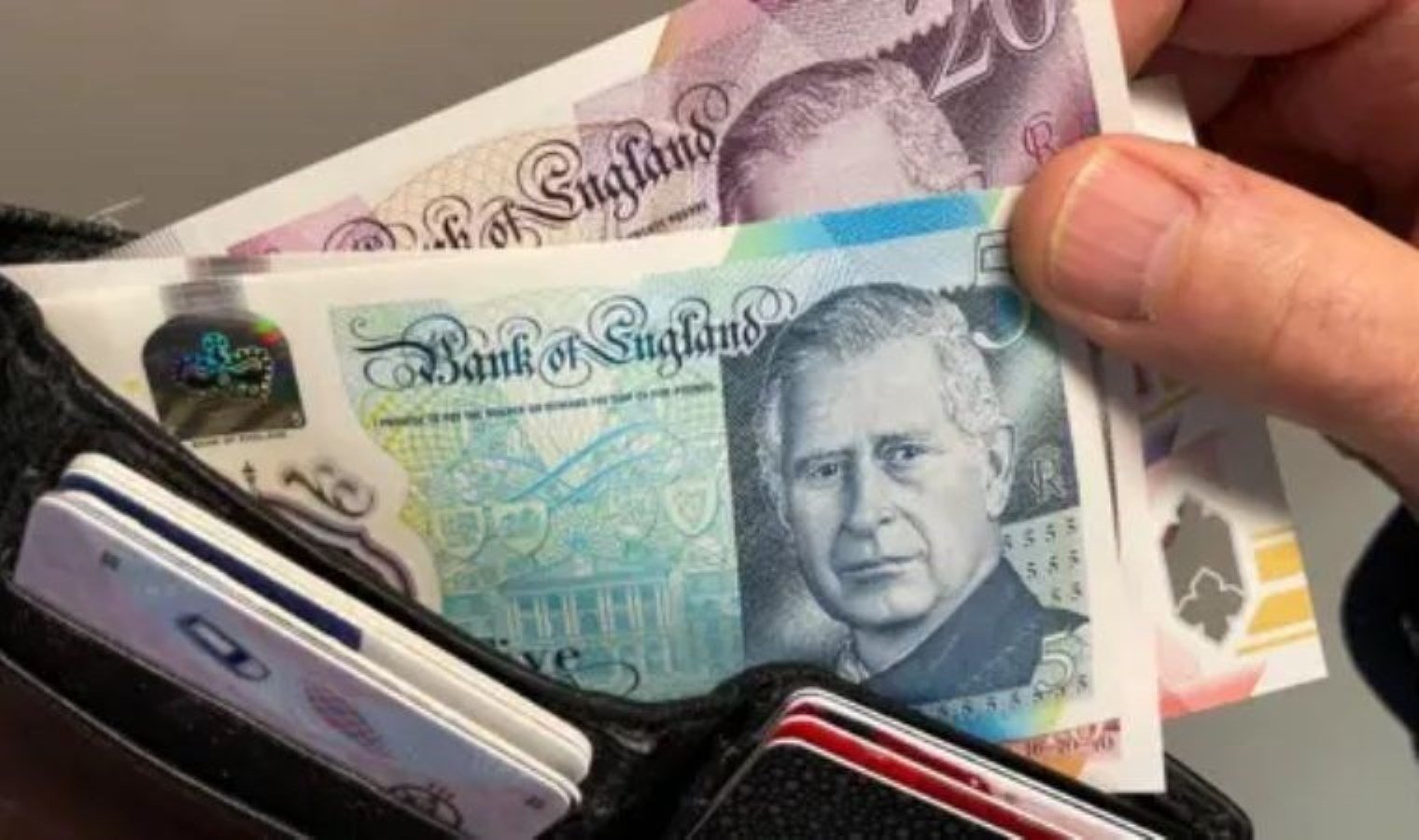 ingiltere-merkez-bankasi-yeni-banknotlari-duyurdu-112a7mt7.jpg