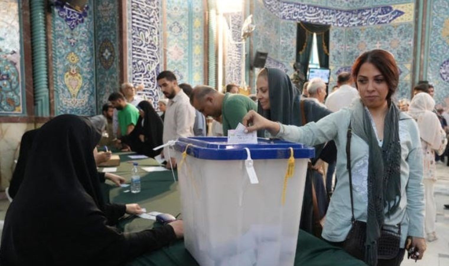 iran-cumhurbaskanligi-secimlerinde-ikinci-tur-heyecani-hCRiKSMi.jpg