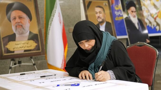iranlilar-helikopter-kazasinda-olen-cumhurbaskaninin-yerine-oy-vermeye-basladi-U7sxJBkJ.jpg