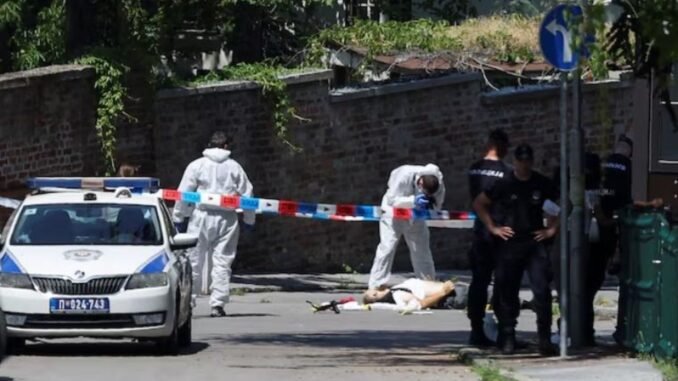 israil-buyukelciligi-yakininda-meydana-gelen-saldirida-polis-memuru-agir-yaralandi-bF2ObvUe.jpg