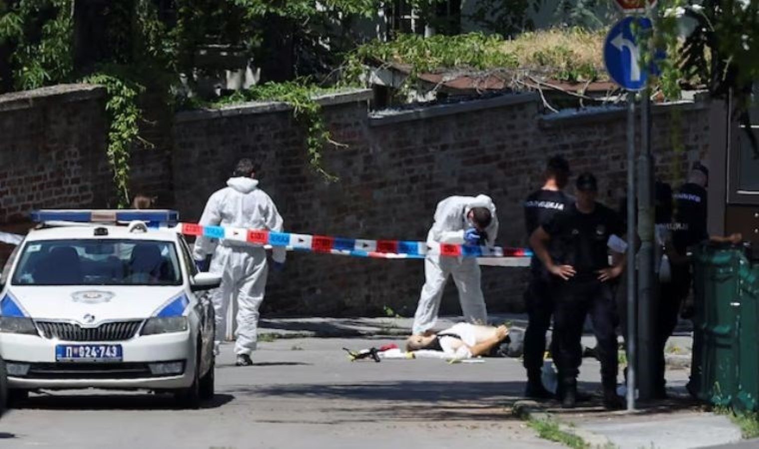 israil-buyukelciligi-yakininda-meydana-gelen-saldirida-polis-memuru-agir-yaralandi-bF2ObvUe.jpg