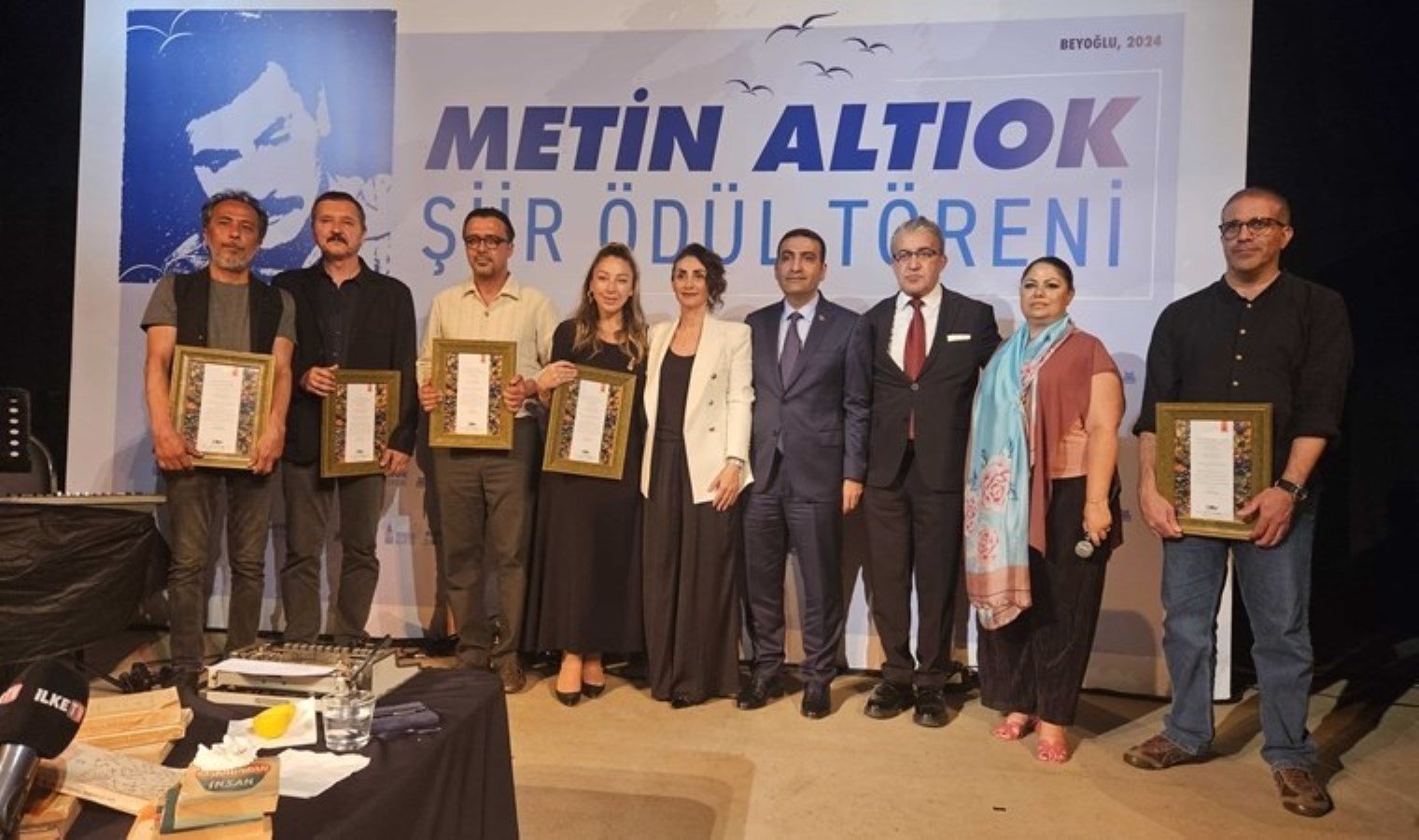 metin-altiok-siir-odulu-toreni-G2a3UIWm.jpg
