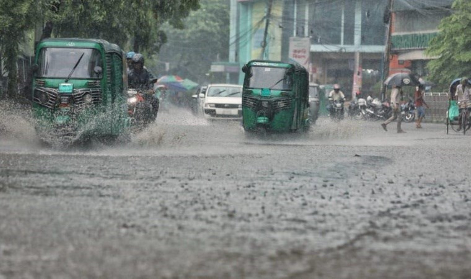 moulvibazar-saglik-calisanlarindan-sel-bolgesinde-pis-su-kaynakli-hastaliklarla-mucadele-7zNtW49T.jpg