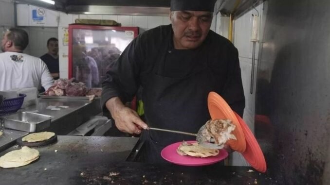 taquer-a-el-califa-de-le-n-michelin-yildizli-taco-standi-ve-sef-arturo-rivera-mart-nez-S1A5Lx3y.jpg