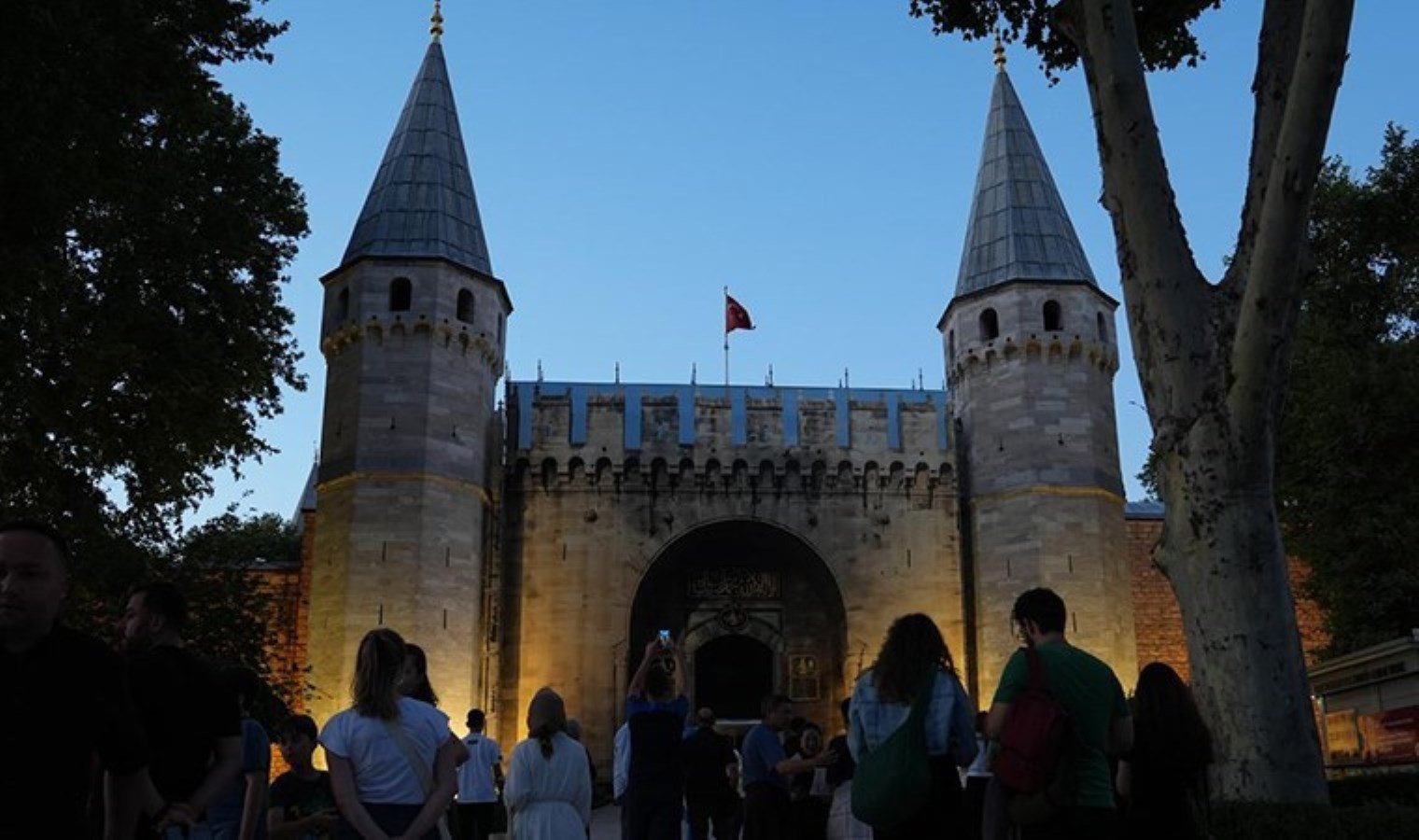 topkapi-sarayi-gece-ziyaretlerine-acildi-PSqdf2RE.jpg