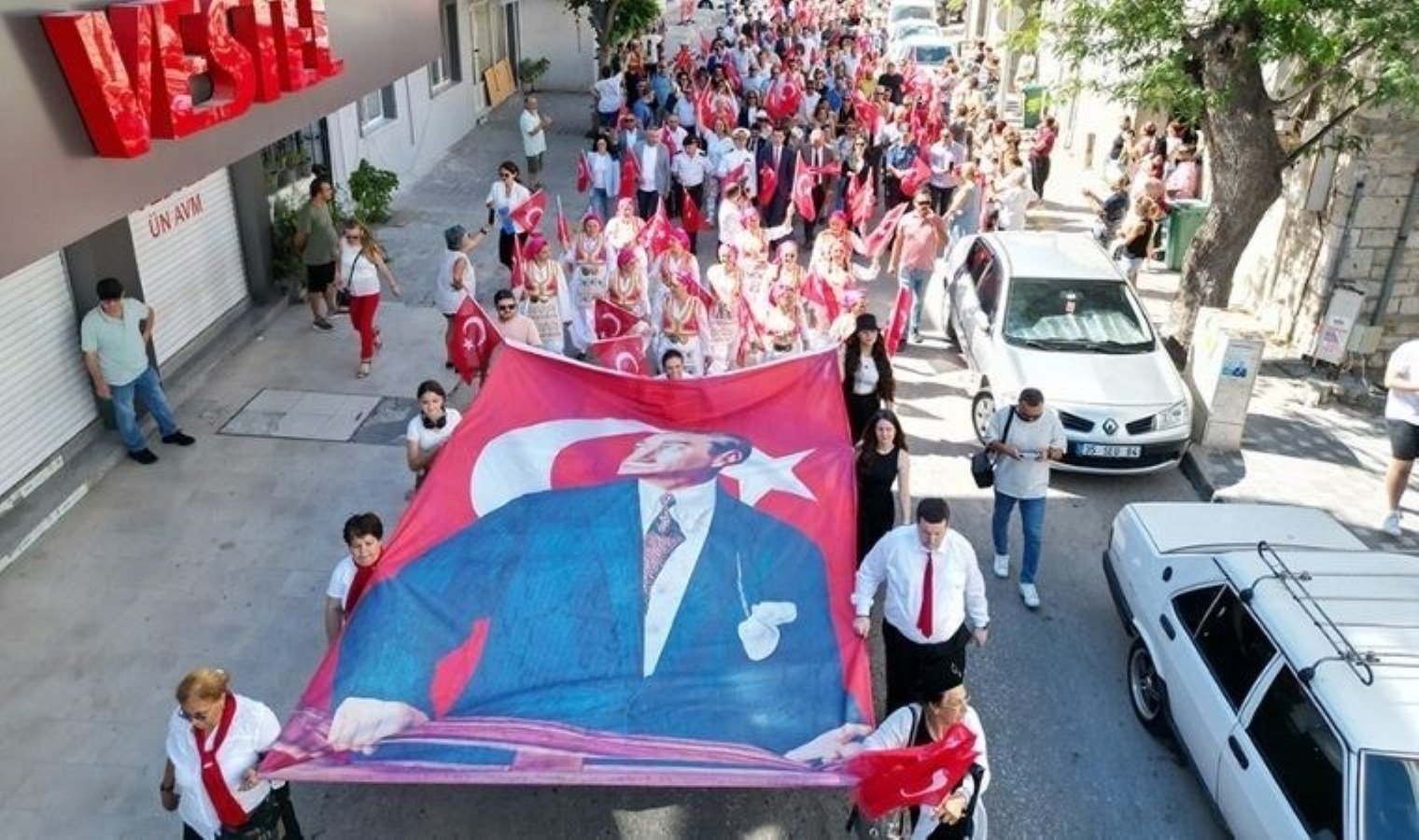 ulu-onder-ataturkun-urla-ziyareti-98-yil-kutlamalari-lji1sC8x.jpg