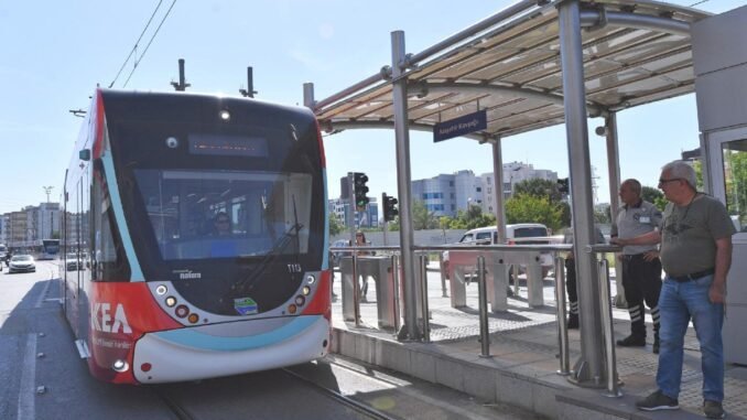 İzmir'de Toplu Ulaşımda Ücretsiz Aktarma Sistemi Başlıyor