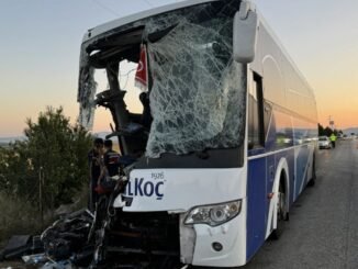 Afyonkarahisar'da Trafik Kazası: 1 Ölü, 9 Yaralı - Merhaba İzmir