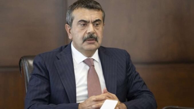 hurriyetci-egitim-sen-genel-baskani-levent-kuruoglu-ogretmenlik-meslek-kanununu-elestirdi-G4PMTEsV.jpg