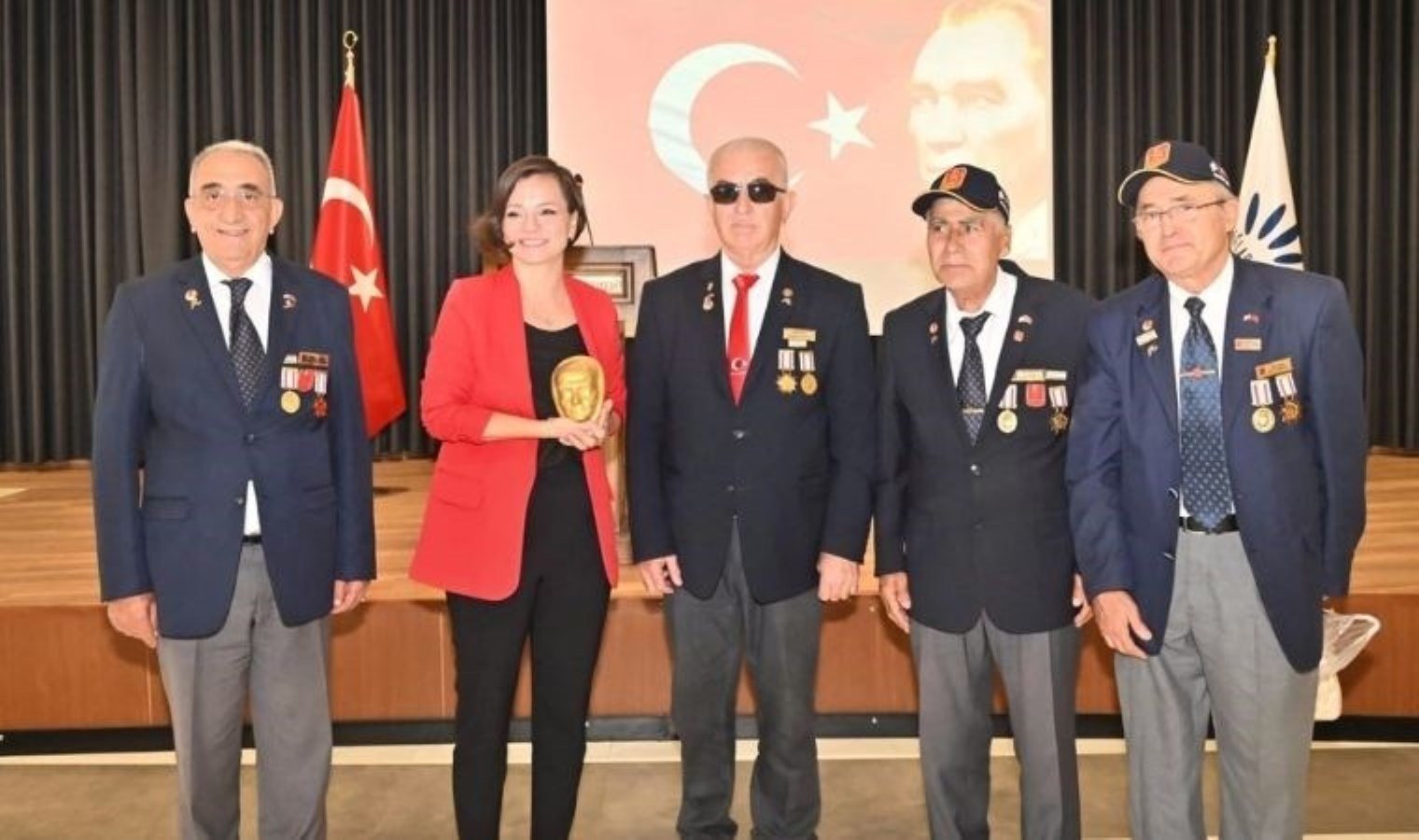 30-agustos-zafer-bayraminda-sehit-aileleriyle-anlamli-bulusma-8T8KwZKH.jpg