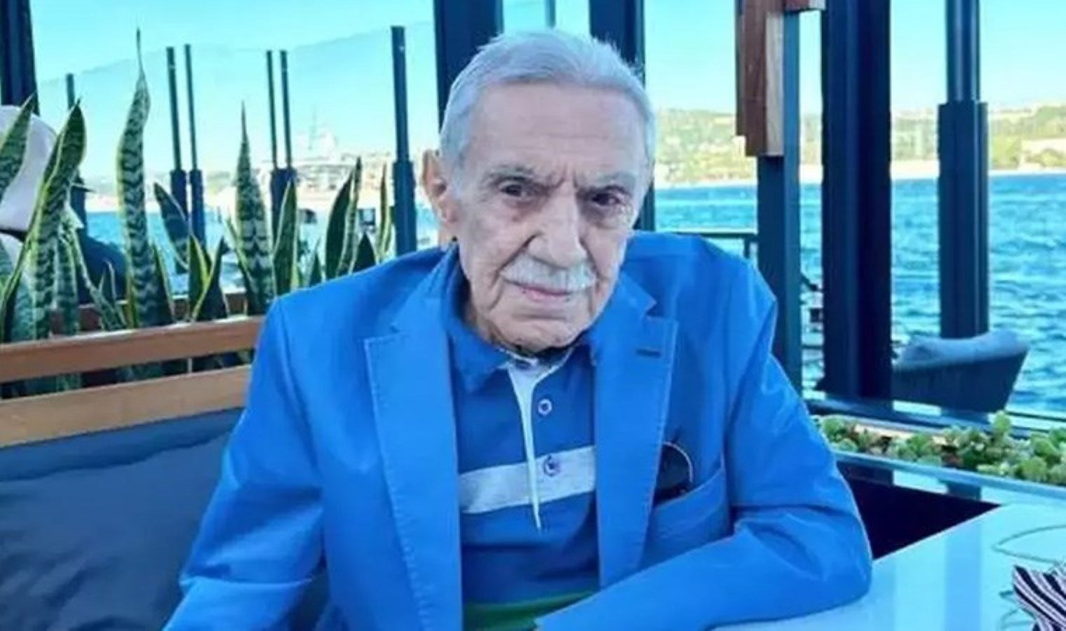 aydemir-akbasin-vefati-ve-sanat-hayati-TNNMYKOs.jpg