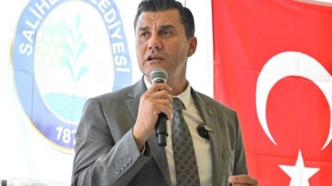 baskan-ferdi-zeyrek-salihlide-muhtarlarla-bulustu-3ZS9wyrO.jpg