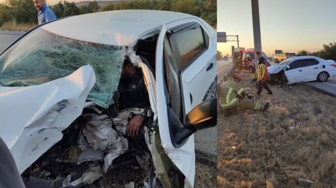 bursada-feci-trafik-kazasi-surucu-elektrik-diregine-carpti-i8Jqd6pC.jpg