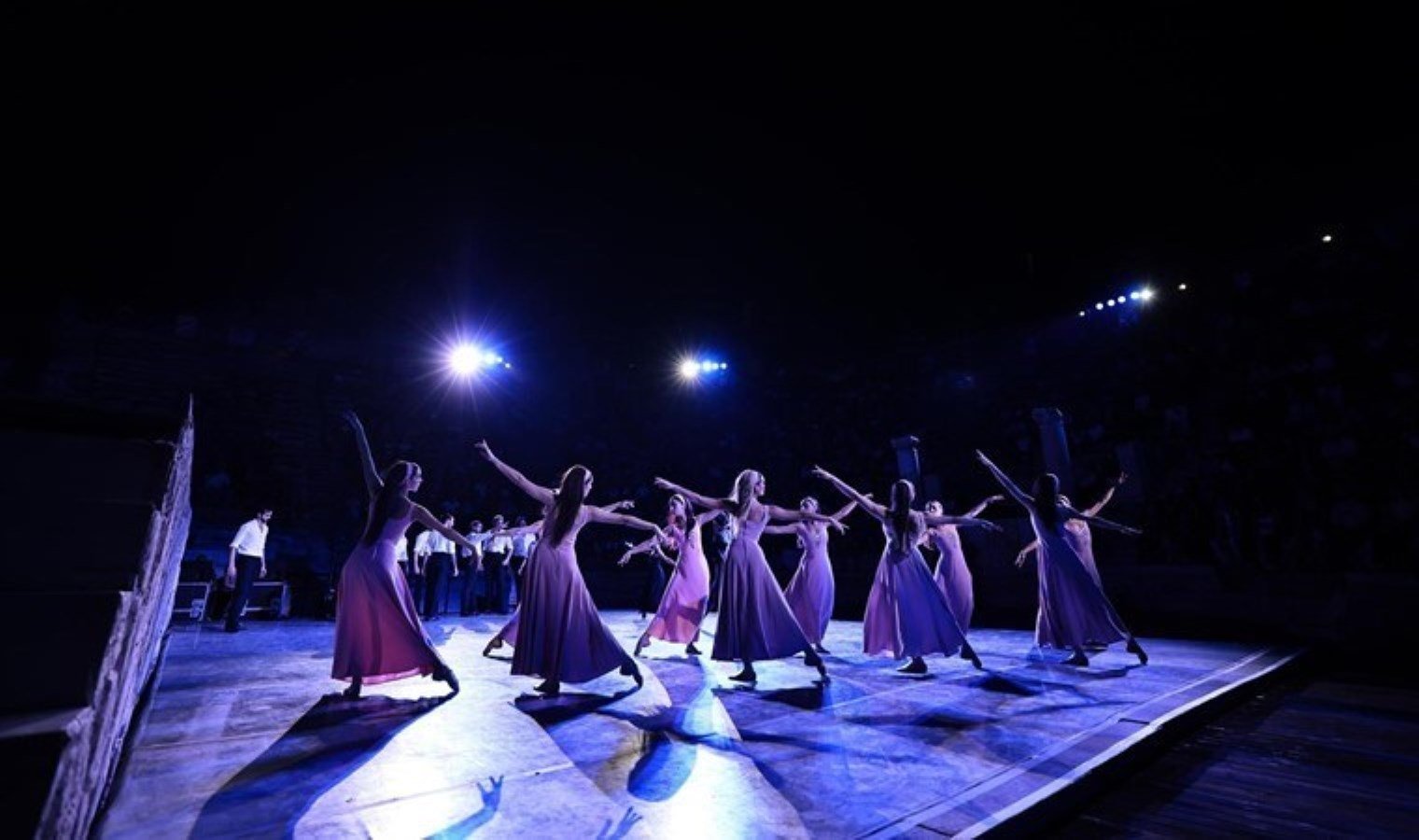 denizlide-unutulmaz-bale-gosterisi-zorba-FuTHRKDc.jpg