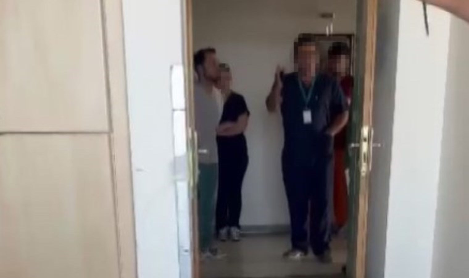hastanede-doktorun-hakareti-hasta-yakinlarinin-sikayeti-iaSFzbNk.jpg