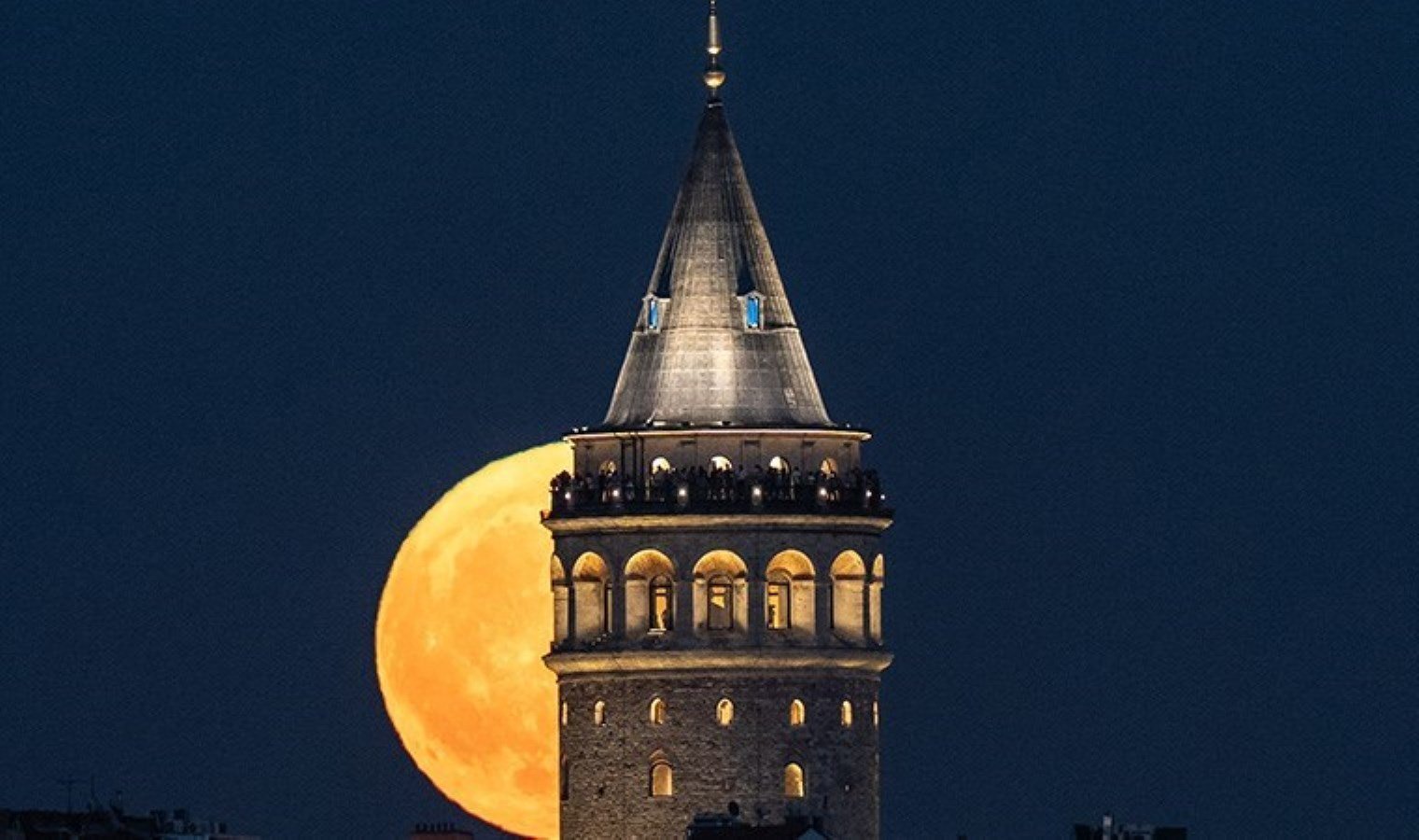 istanbulda-buyuleyici-dolunay-manzarasi-JNM46YIr.jpg istanbulda-buyuleyici-dolunay-manzarasi-JNM46YIr.jpg