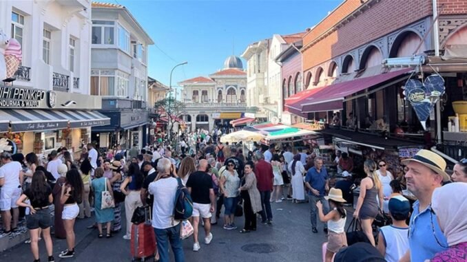 istanbulda-sicak-yaz-gunlerinde-serinleme-yontemleri-bLSqY1h9.jpg