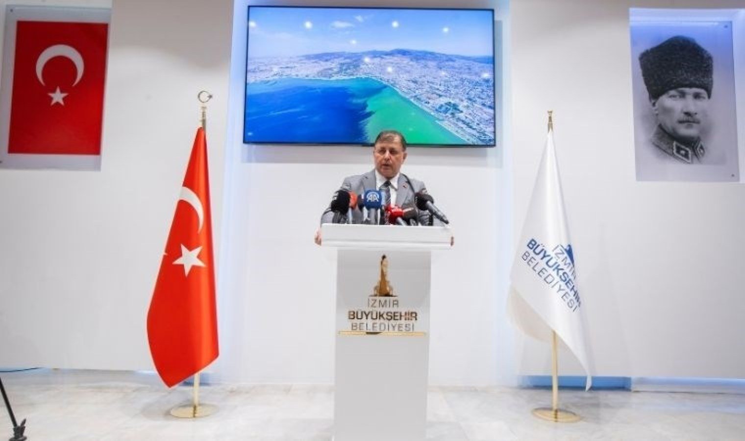 izmir-korfezindeki-balik-olumleri-ve-altyapi-calismalari-uzerine-aciklama-xIuF8pzy.jpg
