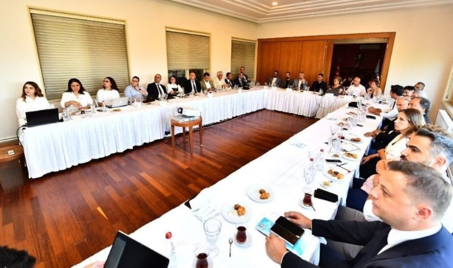 izmirin-2025-2029-stratejik-plani-ve-yeni-nesil-belediyecilik-modeli-BdHrhm7k.jpg