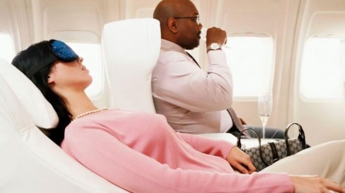 qantas-hava-yollarindan-first-class-bilet-iptalleri-ve-ucret-iadesi-OQbJ82De.jpg