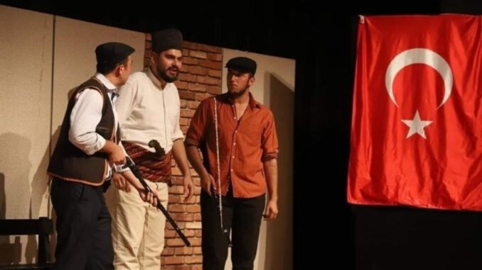turgutluda-kullerinden-dogan-kasaba-tiyatro-gosterimi-3SCruIrs.jpg