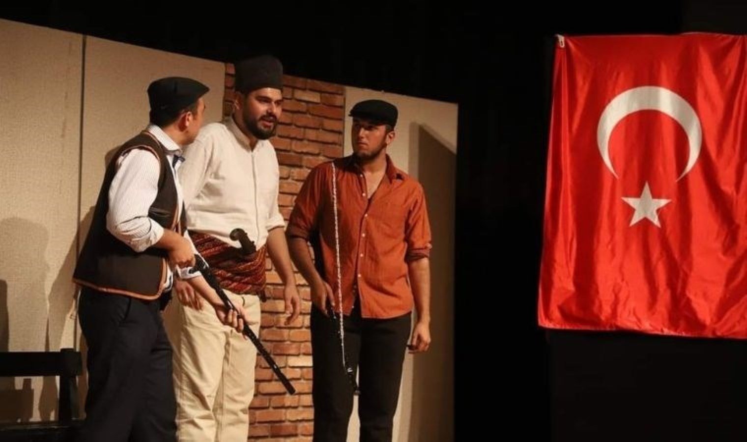 turgutluda-kullerinden-dogan-kasaba-tiyatro-gosterimi-3SCruIrs.jpg