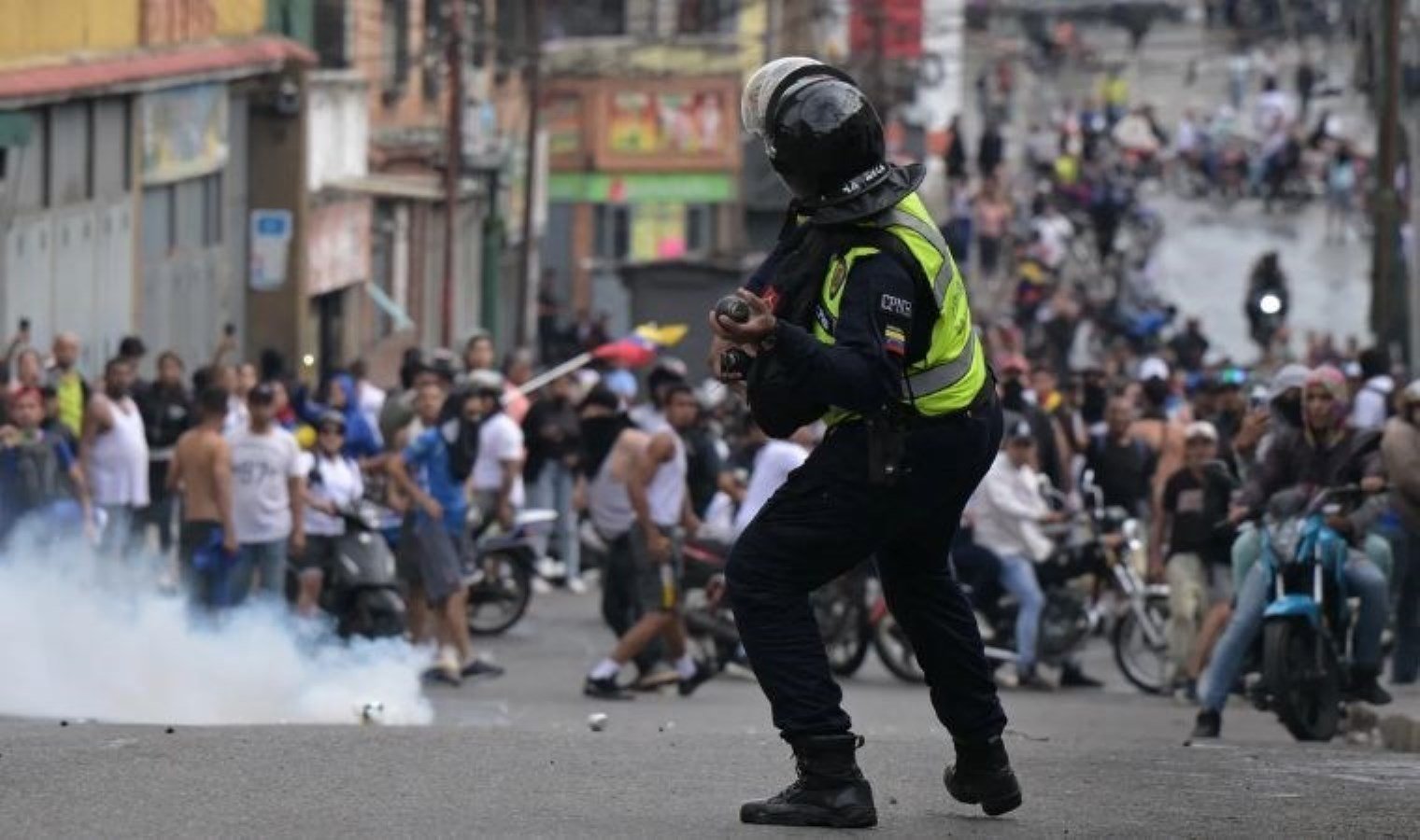 venezuelada-protestolar-ve-guvenlik-guclerinin-mudahalesi-KhLYb8vx.jpg