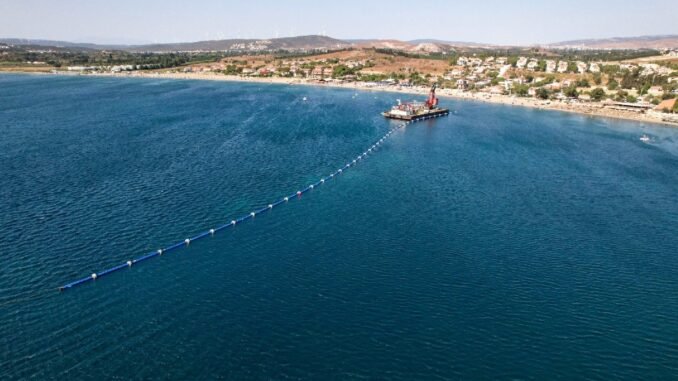 Akarca Sahilini Koruyacak Projede Deniz Deşarj Hattı Tamamlandı