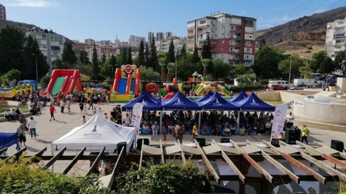 İzmir'de Yangın Mağduru Çocuklara Moral Etkinlikleri