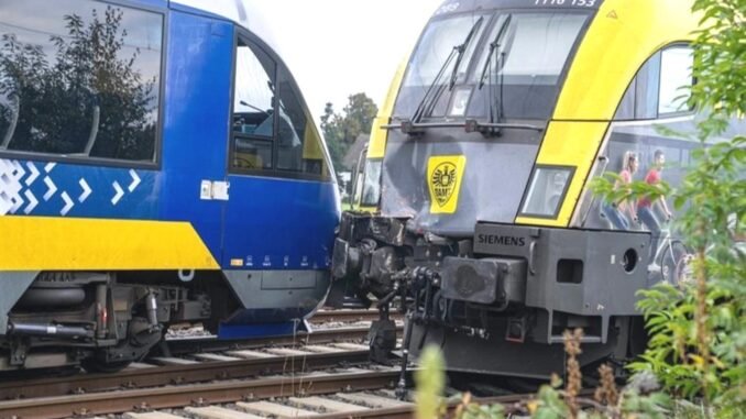 almanyada-yolcu-treni-yuk-treniyle-carpisti-13-yarali-kT5E8r9W.jpg
