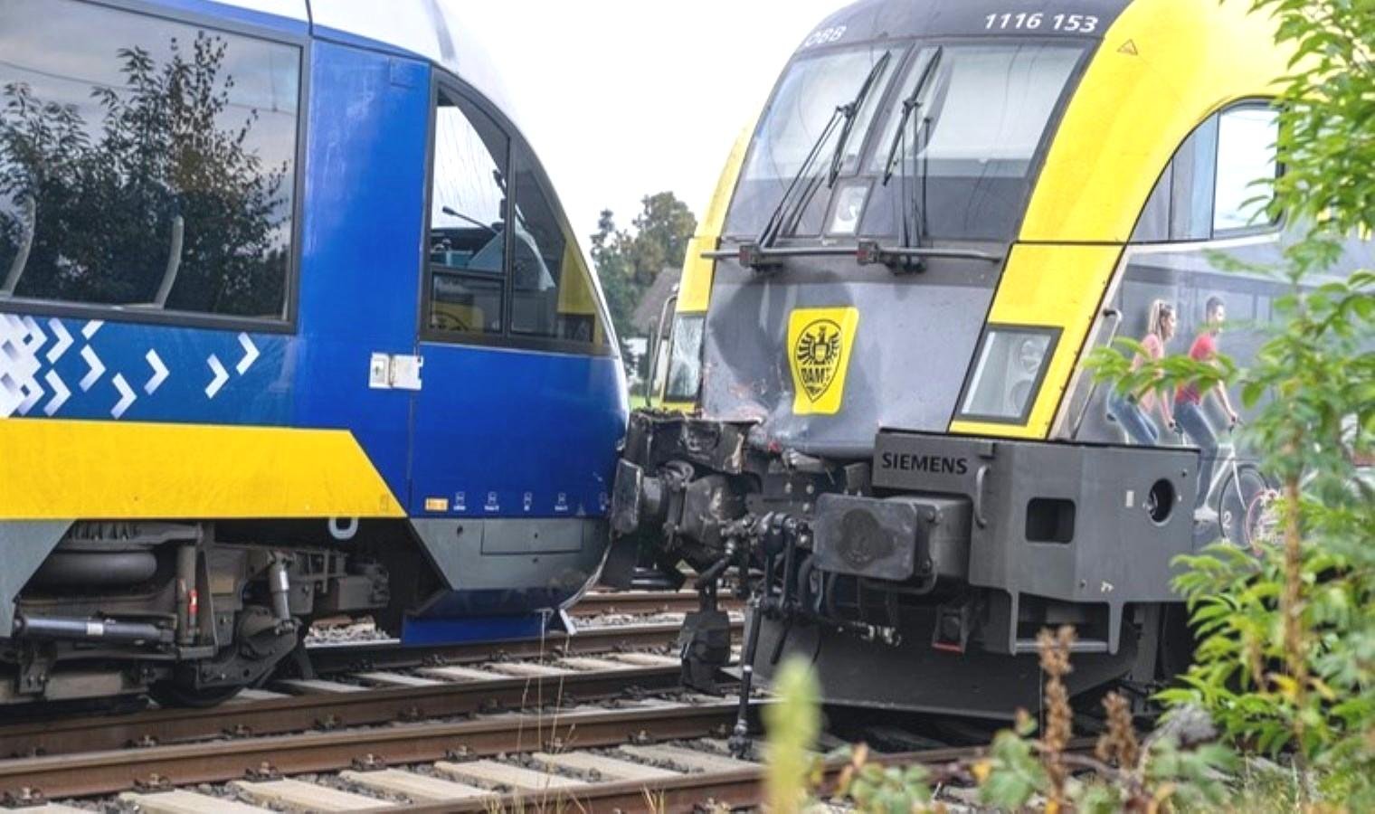 almanyada-yolcu-treni-yuk-treniyle-carpisti-13-yarali-kT5E8r9W.jpg almanyada-yolcu-treni-yuk-treniyle-carpisti-13-yarali-kT5E8r9W.jpg