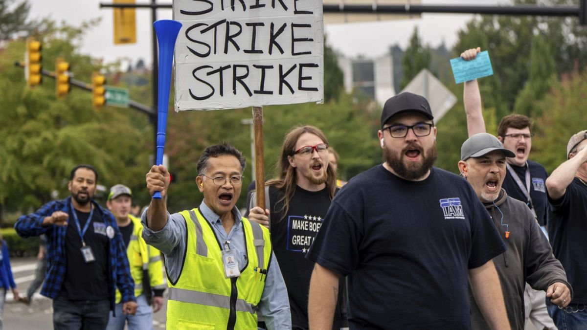 boeing-makinistleri-4-yillik-25lik-maas-artisini-reddettikten-sonra-greve-gitti-Qh7JxNyk.jpg