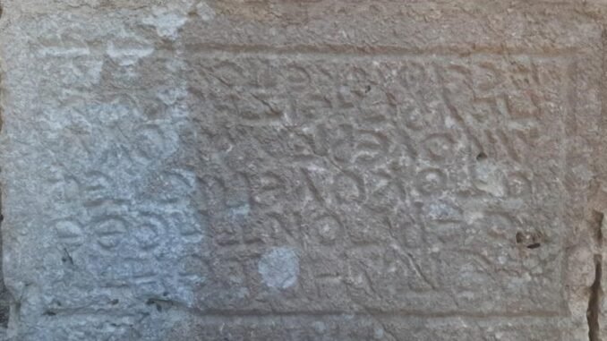 cem-kalesinin-gizemli-yazitlari-ve-tarih-onemi-bVLS9TDW.jpg