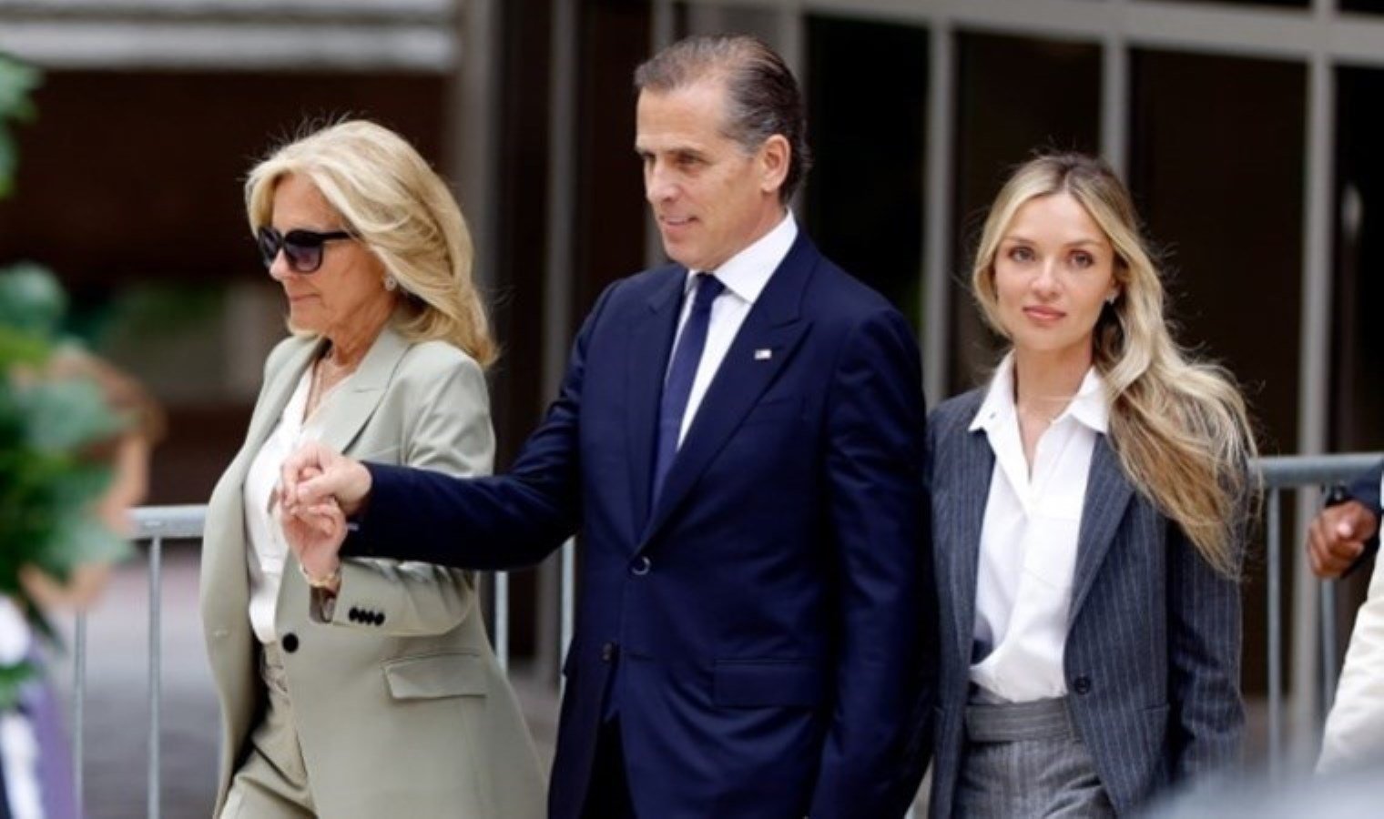 hunter-bidenin-vergi-davasinda-sucunu-kabul-etmesi-h6QcsyAR.jpg hunter-bidenin-vergi-davasinda-sucunu-kabul-etmesi-h6QcsyAR.jpg