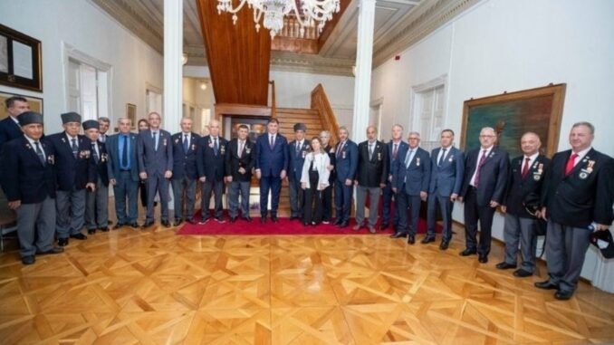 izmirde-gaziler-gunu-kutlamasi-ve-baskan-tugayin-mesajlari-21743VJA.jpg