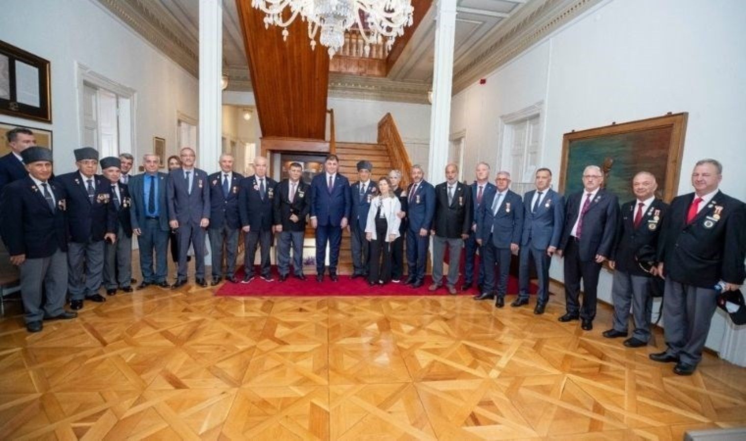 izmirde-gaziler-gunu-kutlamasi-ve-baskan-tugayin-mesajlari-21743VJA.jpg izmirde-gaziler-gunu-kutlamasi-ve-baskan-tugayin-mesajlari-21743VJA.jpg