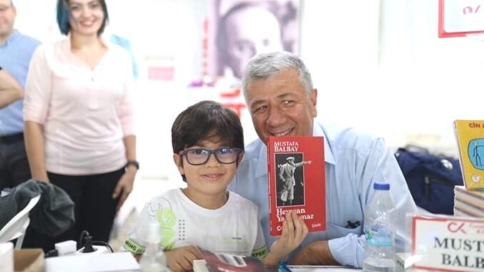 kitap-fuarinda-yazarlarla-bulusma-mustafa-balbay-ve-diger-yazarlarla-etkinlikler-HRMEPXEa.jpg