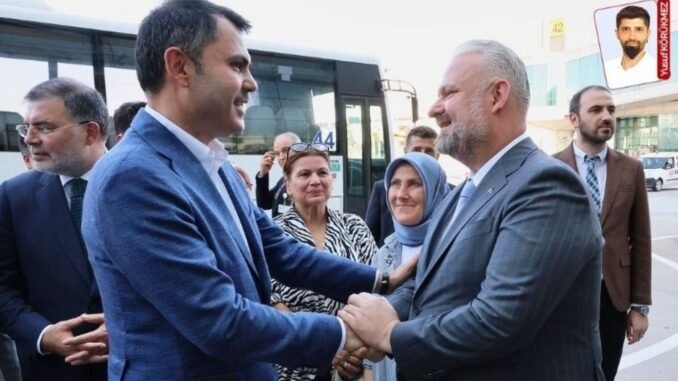menemen-belediyesinde-isten-atilan-iscilerin-eylemleri-ve-polis-mudahalesi-NTGatPDe.jpg