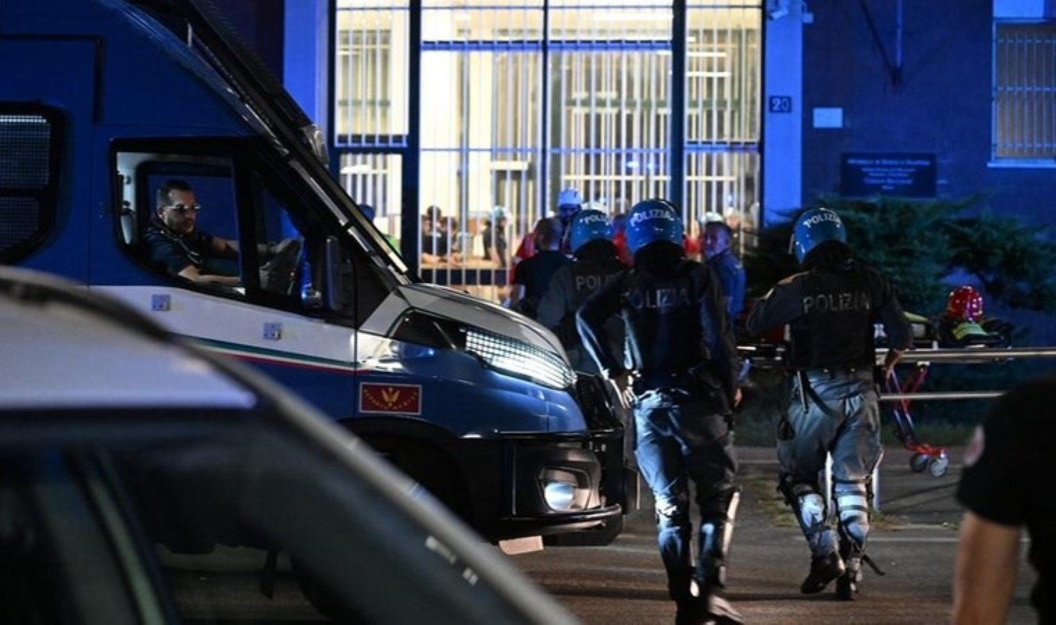 milano-beccaria-cocuk-cezaevinde-olaylar-ve-hukumetin-yaniti-wDCXsRjc.jpg