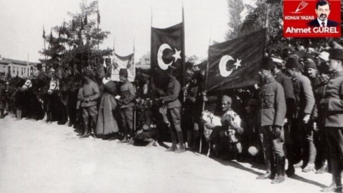 muzaffer-komutan-izmire-kavusuyor-9-eylul-1922-anilari-WM6thIEE.jpg