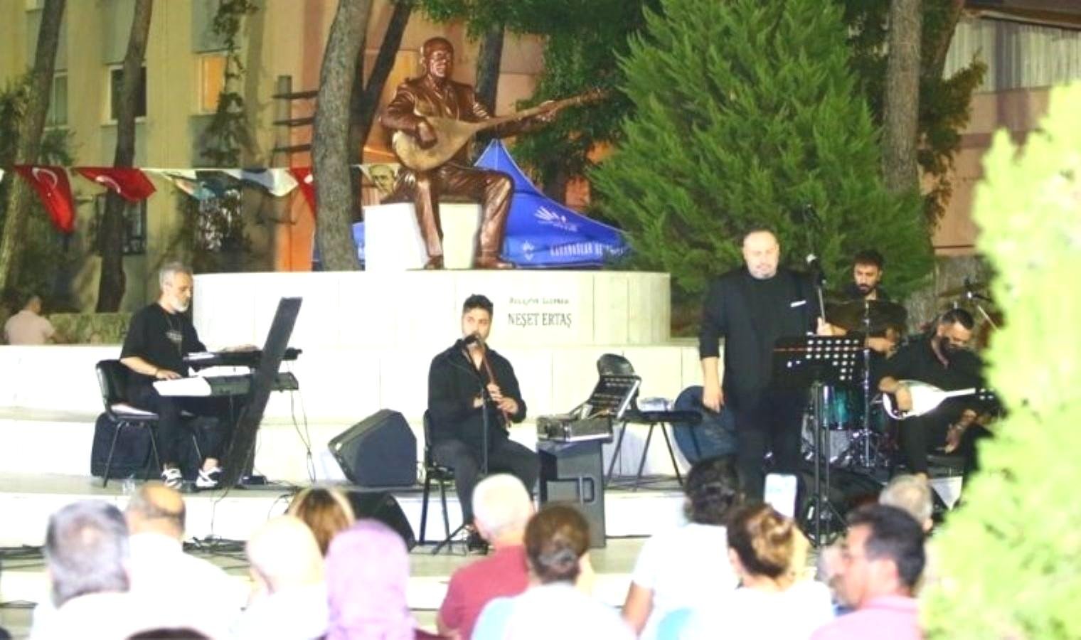 neset-ertasi-anma-konseri-karabaglarda-yapildi-ViaC7Y16.jpg neset-ertasi-anma-konseri-karabaglarda-yapildi-ViaC7Y16.jpg