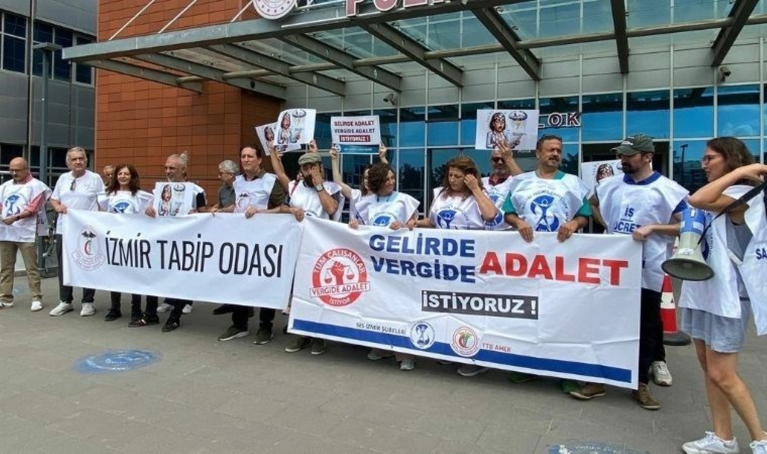ses-ve-izmir-tabip-odasindan-vergide-adalet-eylemi-b6gydkpY.jpg ses-ve-izmir-tabip-odasindan-vergide-adalet-eylemi-b6gydkpY.jpg
